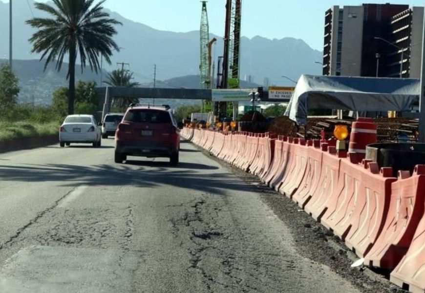 riesgo vial, deterioro de pavimento, Av. Constitución, carril exprés