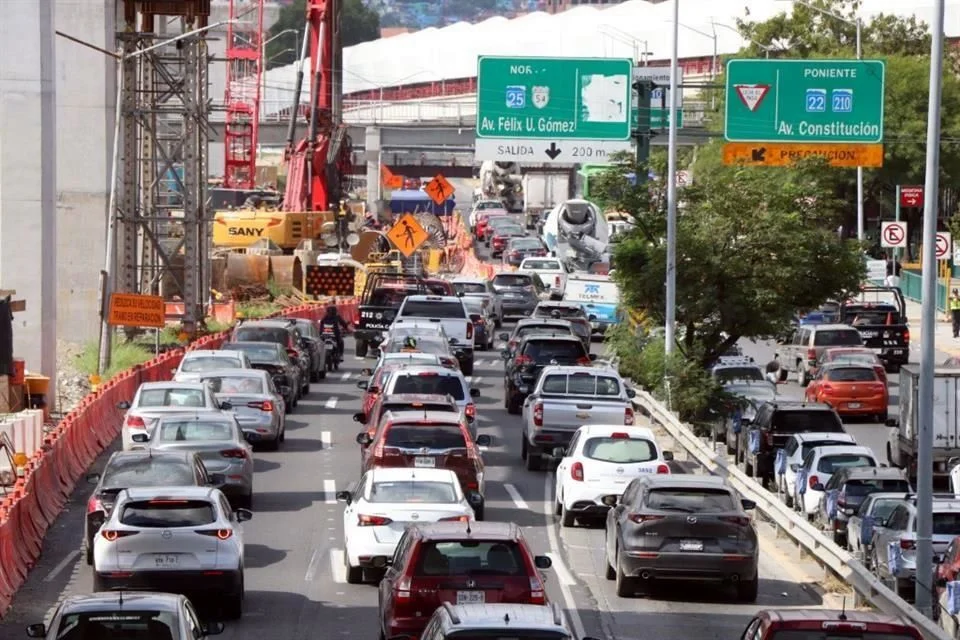 Tráfico En Avenida Constitución Empeora Por Obras De La Línea 6