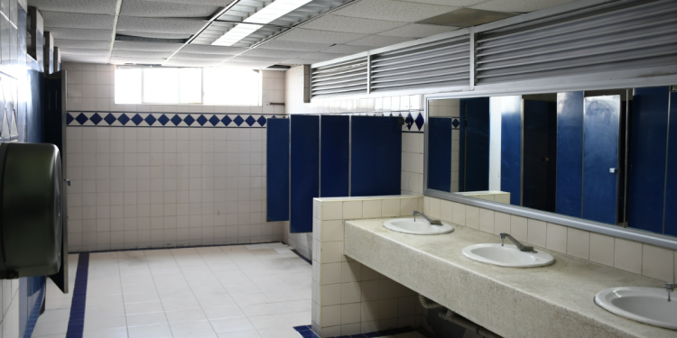 baños-bigénero-estudiantes-Universidad-Autónoma-de-Nuevo-León-UANL