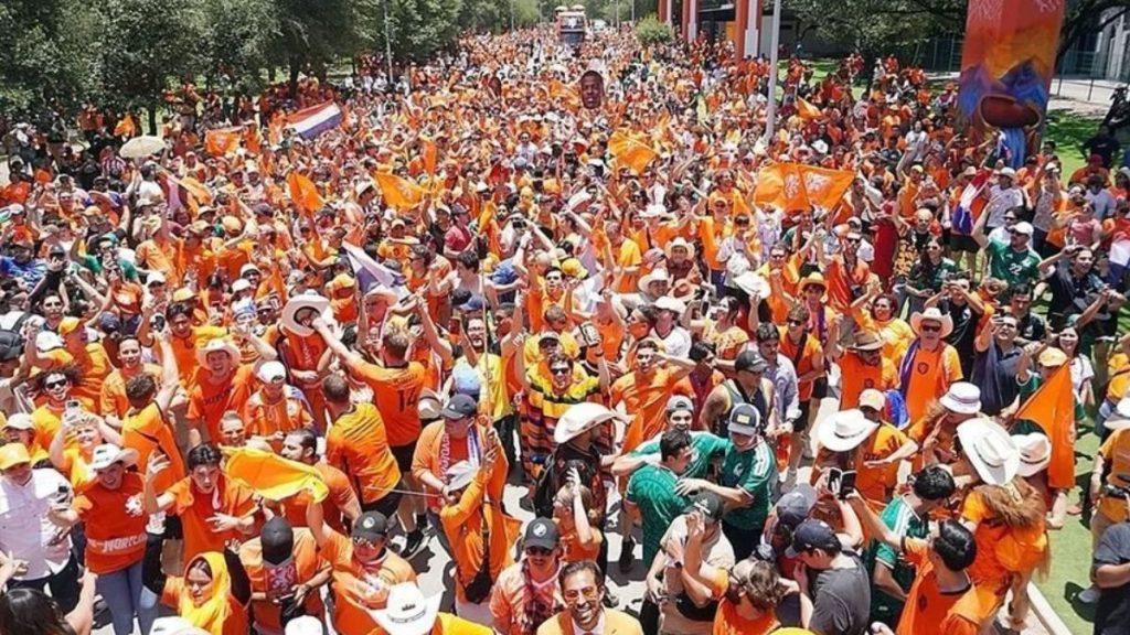 Cuestionan cuánto gastó Samuel García en el partido de Países Bajos ante crisis locales