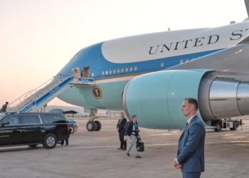 Trump engañó a control aéreo ante amenaza de muerte de Irán