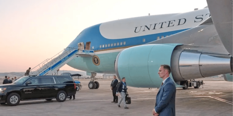 Trump engañó a control aéreo ante amenaza de muerte de Irán