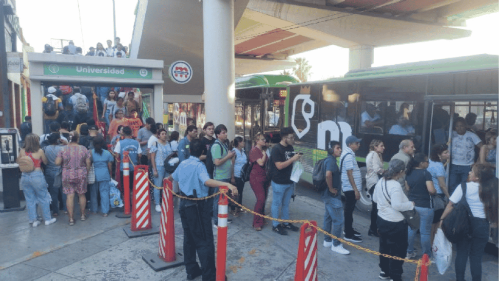 protestas por alza de tarifas en el transporte y deficiencia del metro