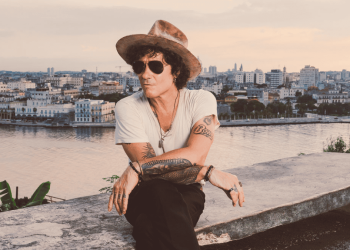 Enrique Bunbury sorprende en México al rescatar un tema histórico de Héroes del Silencio