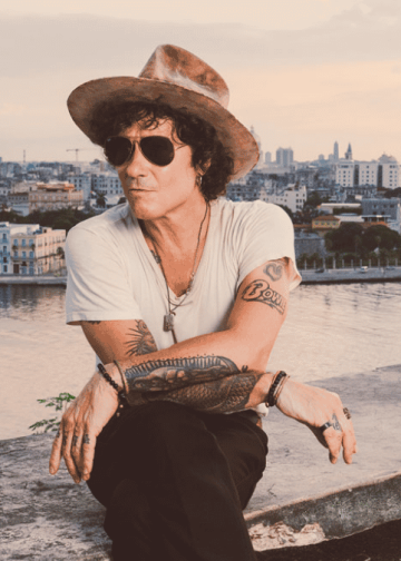 Enrique Bunbury sorprende en México al rescatar un tema histórico de Héroes del Silencio